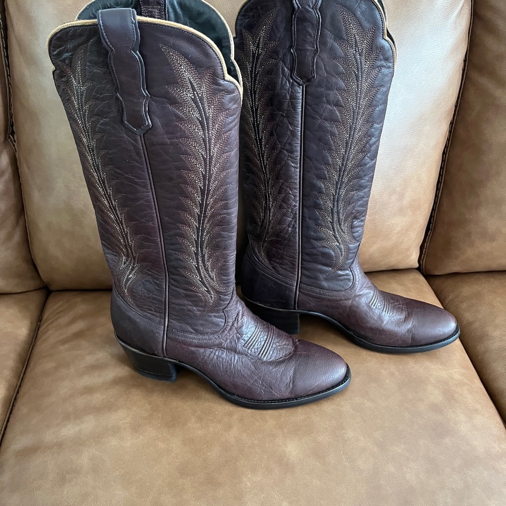 Nashville Tennessee Women’s Country and